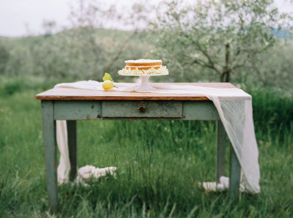 Naked Cake mit Hollunderblüten