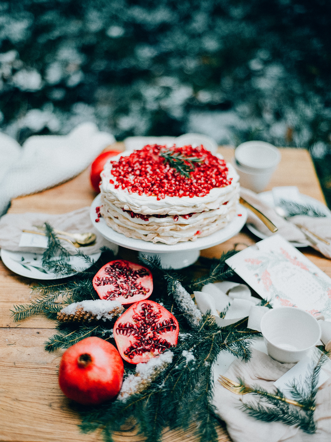 Silvia Fischer. Echte Kuchenliebe. Granatapfel Pavlova Torte