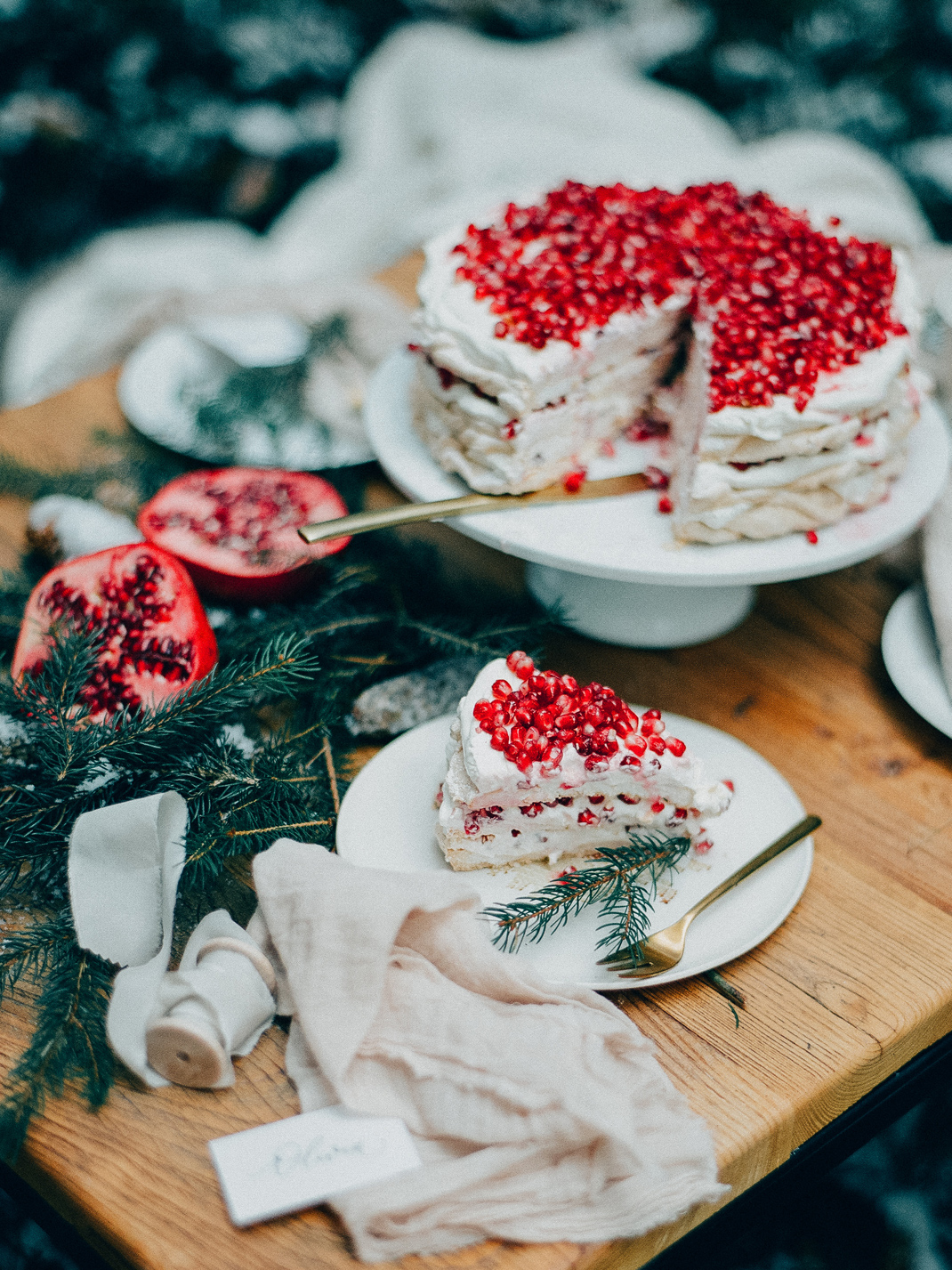 Pavlova mit Granatapfelkernen. Rezept von Silvia Fischer. Echte Kuchenliebe