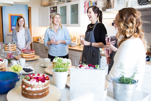 Naked Cakes Backkurs mit Silvia Fischer. Backen mit Hofer.