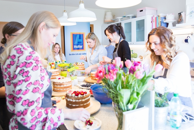 Naked Cakes Backkurs mit Silvia Fischer. Backen mit Hofer.