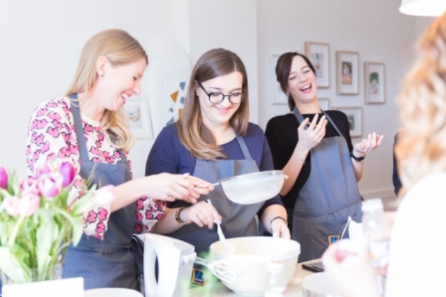 Naked Cakes Backkurs mit Silvia Fischer. Backen mit Hofer.